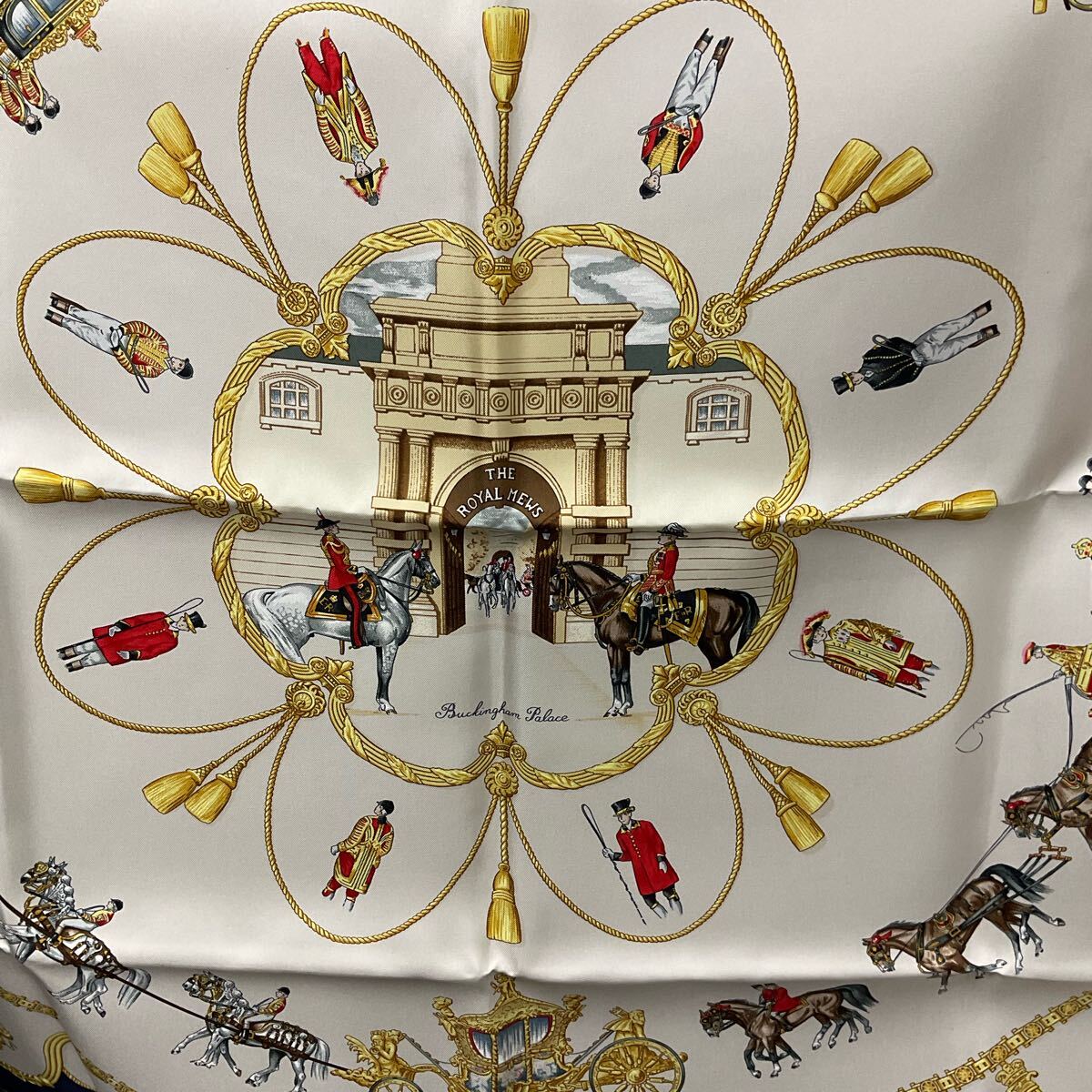 D640-60◇ 【美品】HERMES エルメス カレ90 王室の馬小屋 大判 D640-60◇ 【美品】HERMES エルメス カレ90 王室の馬小屋 大判