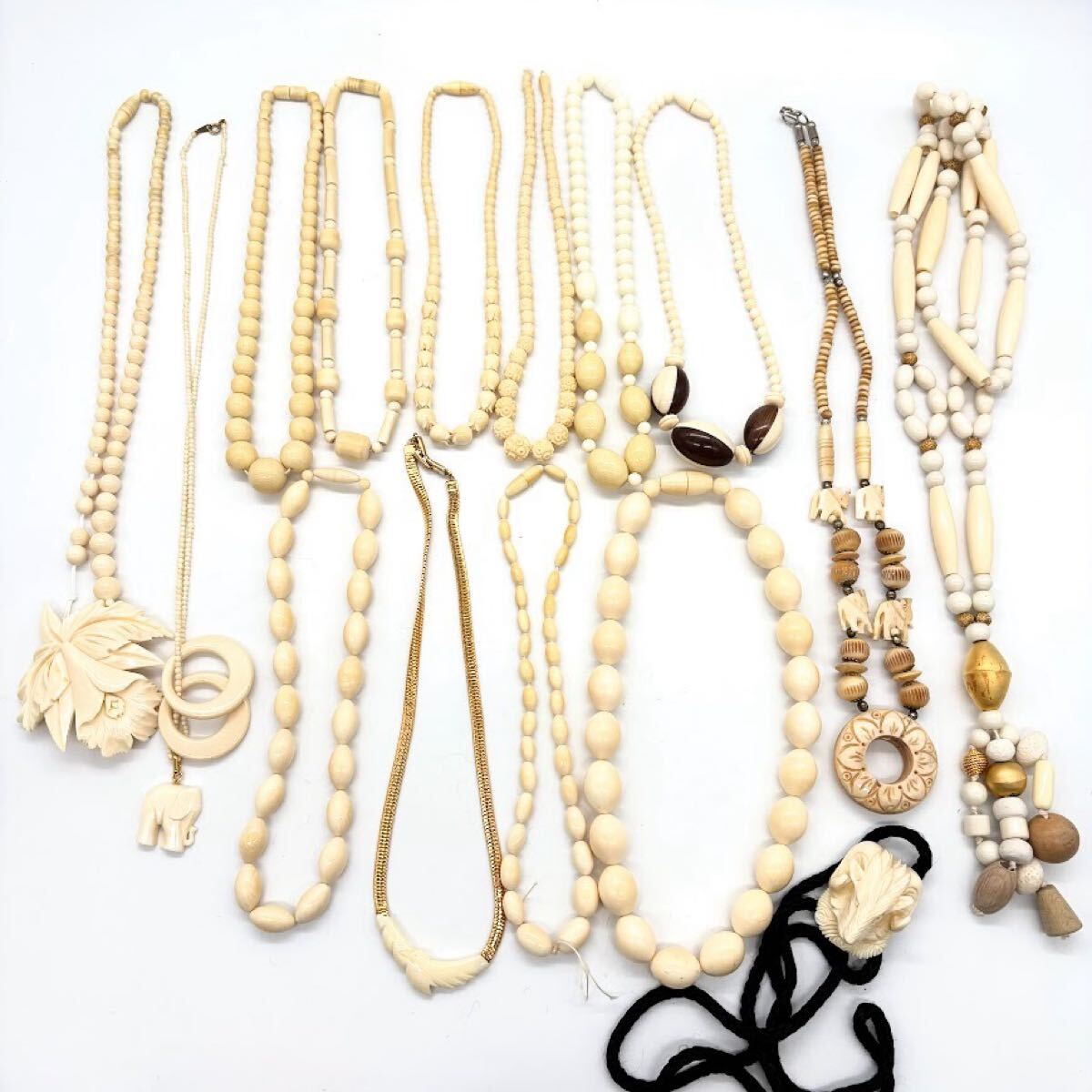☆1000円~☆アクセサリー 大量 518g アイボリーカラー 彫刻 ☆1000円~☆アクセサリー 大量 518g アイボリーカラー 彫刻