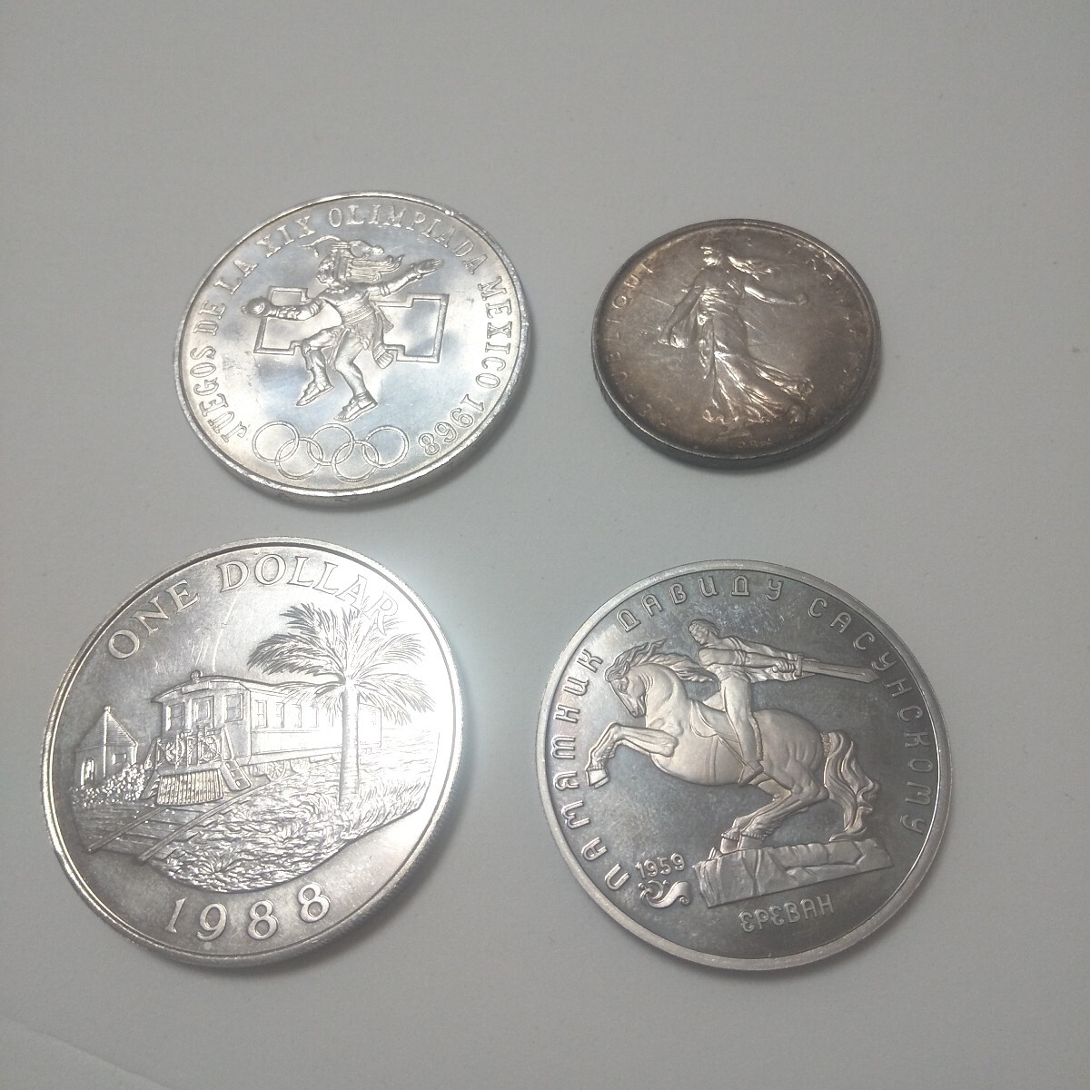 外国コイン 4枚 硬貨 1ドル アメリカ(北アメリカ)|売買された 外国コイン 4枚 硬貨 1ドル アメリカ(北アメリカ)|売買された