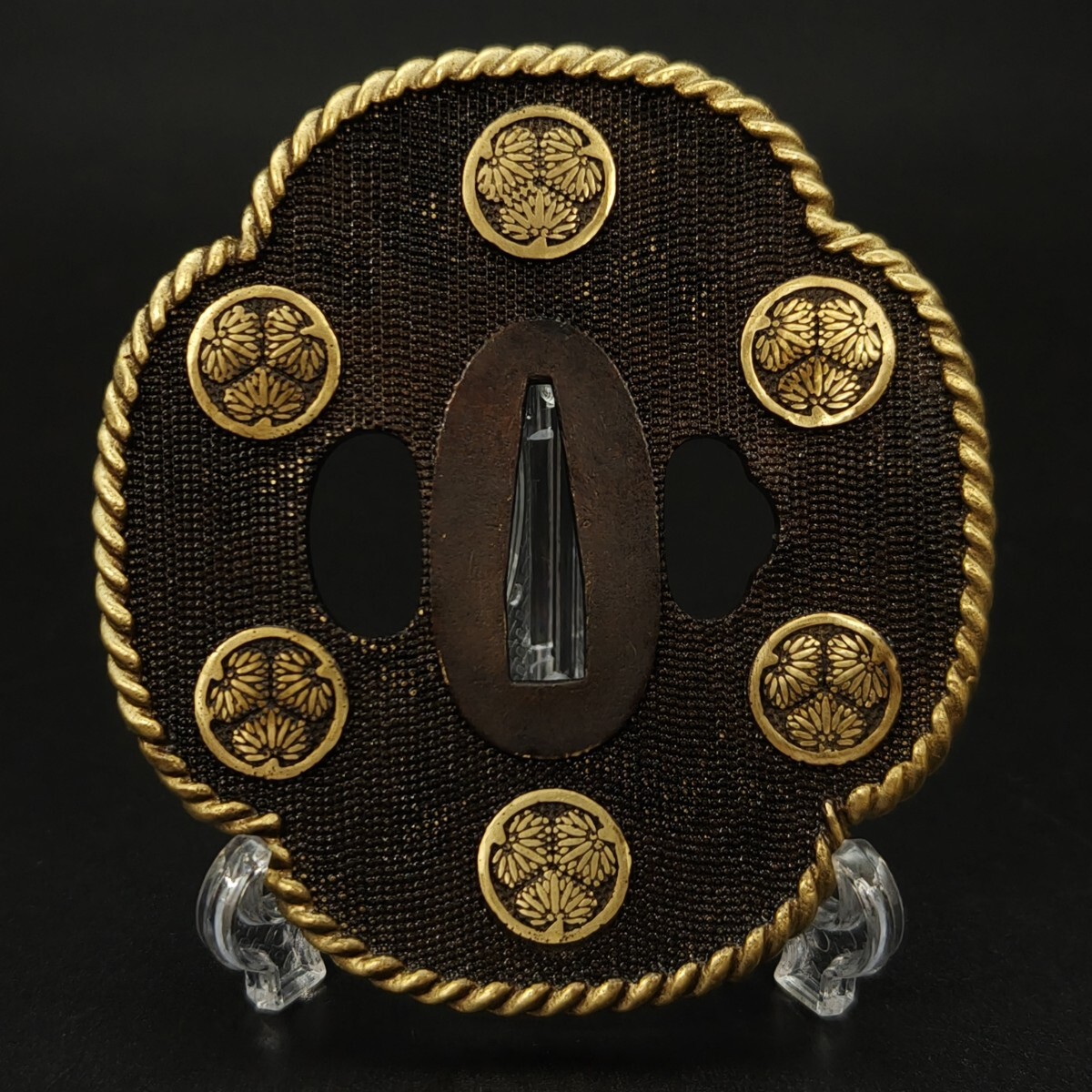 日本刀装具 新作 刀鍔 家紋の図 三つ葉葵図 銅地 金工 細工 刀剣 日本刀装具 新作 刀鍔 家紋の図 三つ葉葵図 銅地 金工 細工 刀剣