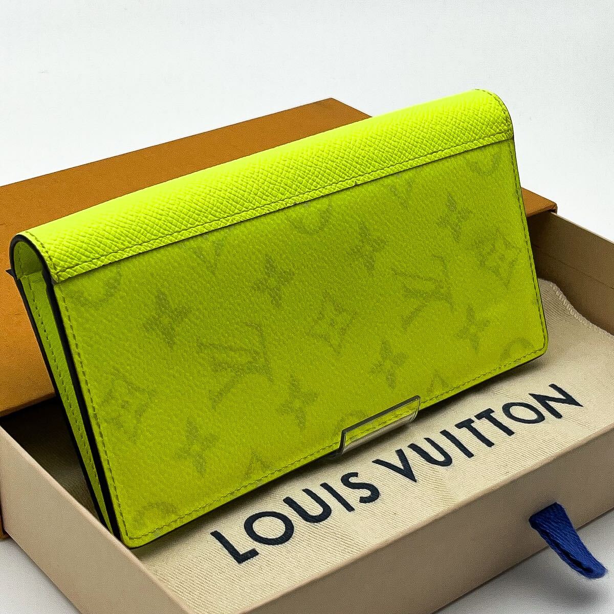 LOUIS VUITTON未使用に近い現行RFIDタイガラマポルトフォイユ LOUIS VUITTON未使用に近い現行RFIDタイガラマポルトフォイユ