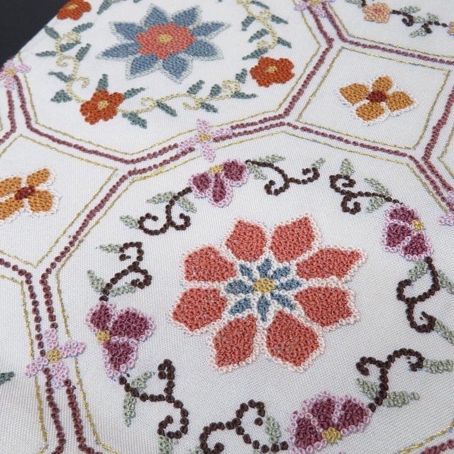 ☆きもの北條☆ 相良刺繍 中国刺繍 蜀江文 花の図 三通 仕立て ☆きもの北條☆ 相良刺繍 中国刺繍 蜀江文 花の図 三通 仕立て