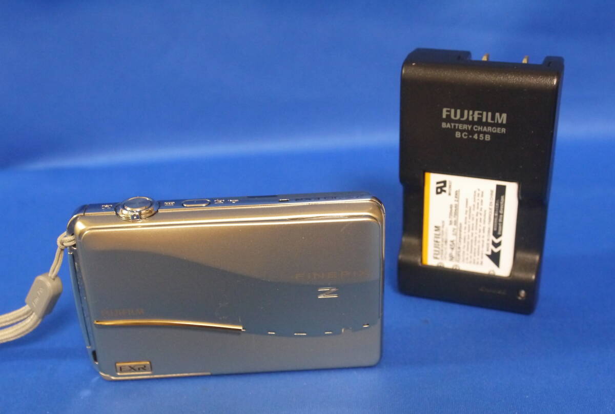 【値下げ】FUJIFILM FinePix Z800EXR 充電器付き 値下げ】FUJIFILM FinePix Z800EXR 充電器付き FinePix Z800 EXR