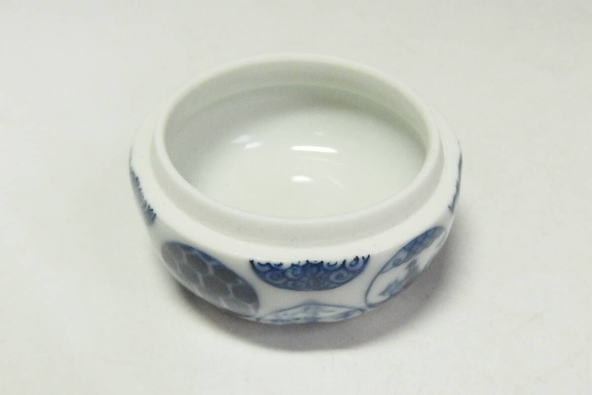 250422-5】中国 最高級景徳鎮香合 青花祥瑞丸紋合子 唐木台付 250422-5】中国 最高級景徳鎮香合 青花祥瑞丸紋合子 唐木台付