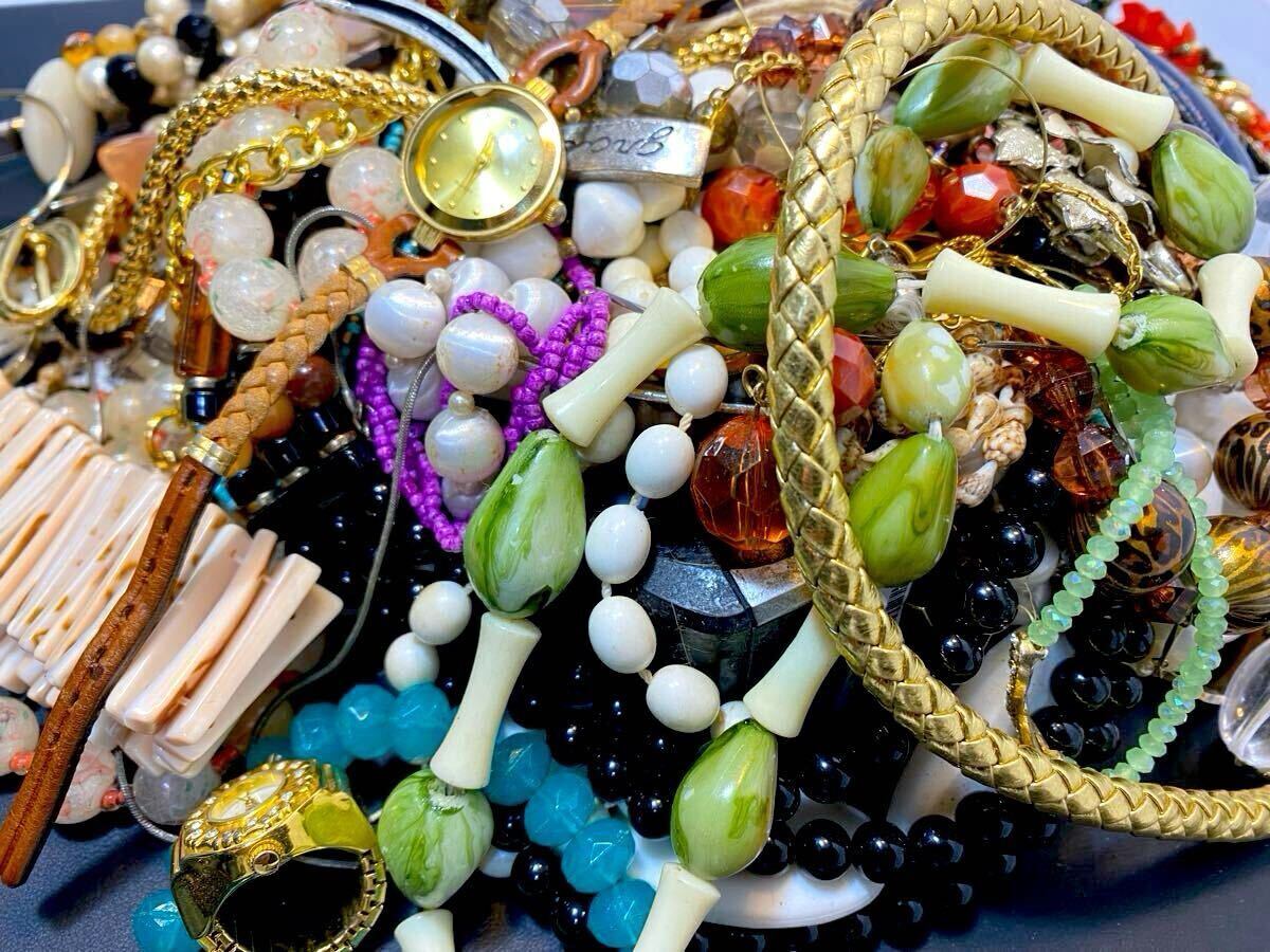 Lit003 ☆1円〜 アクセサリー まとめ売り 約2.0kg 大量 メッキ Lit003 ☆1円〜 アクセサリー まとめ売り 約2.0kg 大量 メッキ