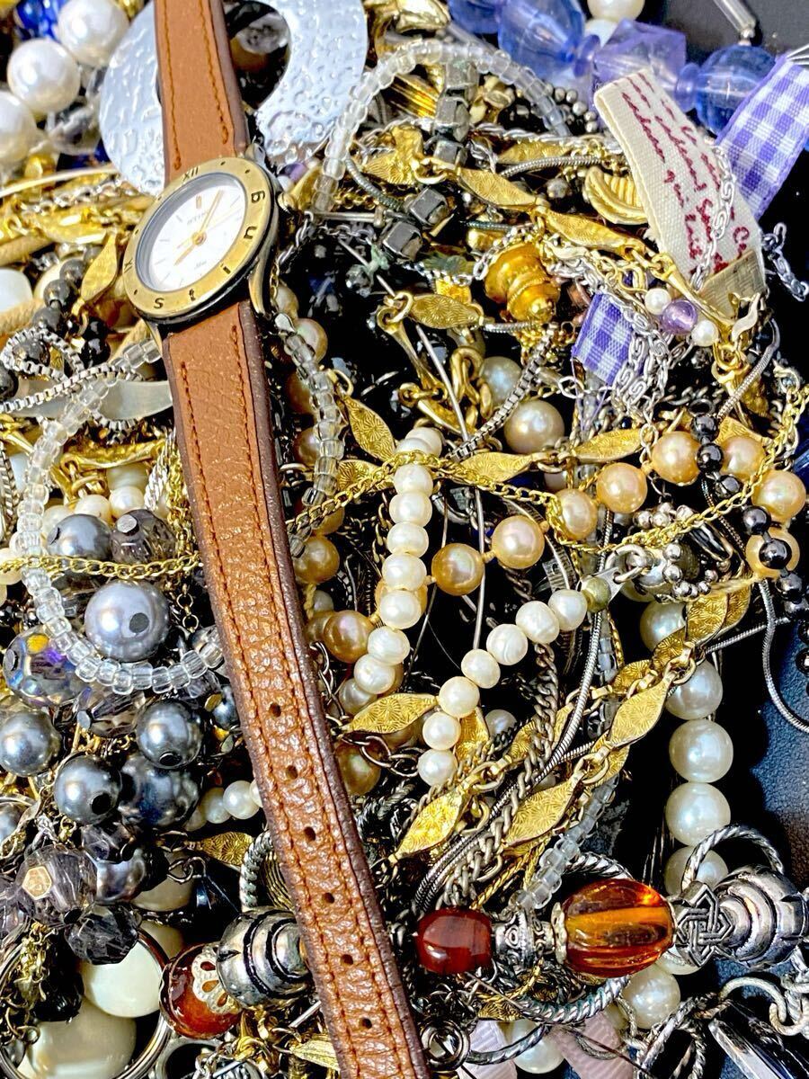 Lit009 ☆1円〜 アクセサリー まとめ売り 約2.0kg 大量 メッキ Lit009 ☆1円〜 アクセサリー まとめ売り 約2.0kg 大量 メッキ