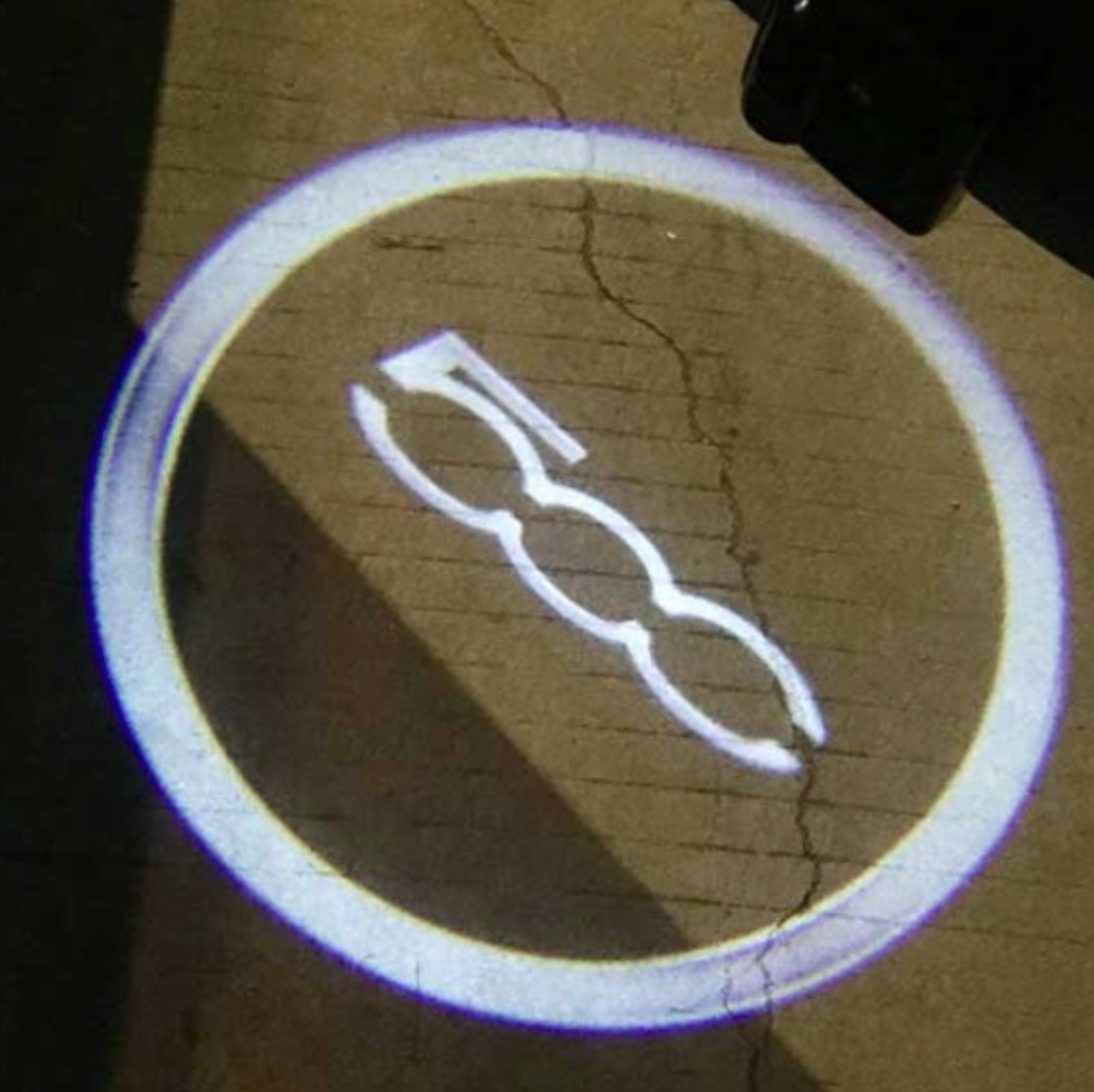 プロジェクター 車のドア用 500ロゴ 2個セット☆新品送料無料☆ FIAT フィアット 暗闇 夜 改造 LED ライト 愛車カスタマイズ 6000K_画像2