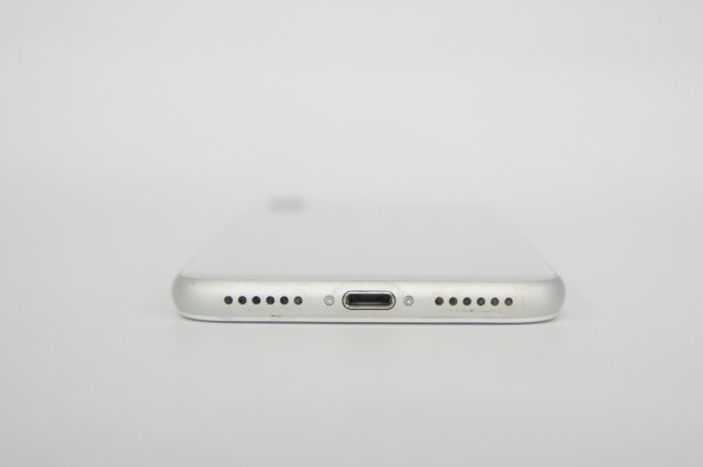 ☆中古品・送料無料・1円スタート☆ Apple iPhone 8 64GB au ☆中古品・送料無料・1円スタート☆ Apple iPhone 8 64GB au