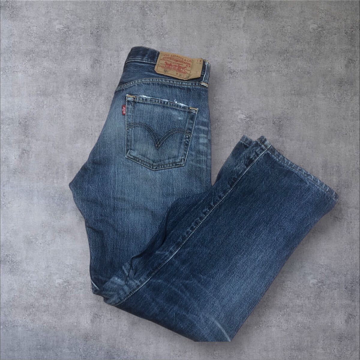 古着】リーバイスLevi's 501 ダメージデニム ヒゲ ハチノス W30 古着】リーバイスLevi's 501 ダメージデニム ヒゲ ハチノス W30