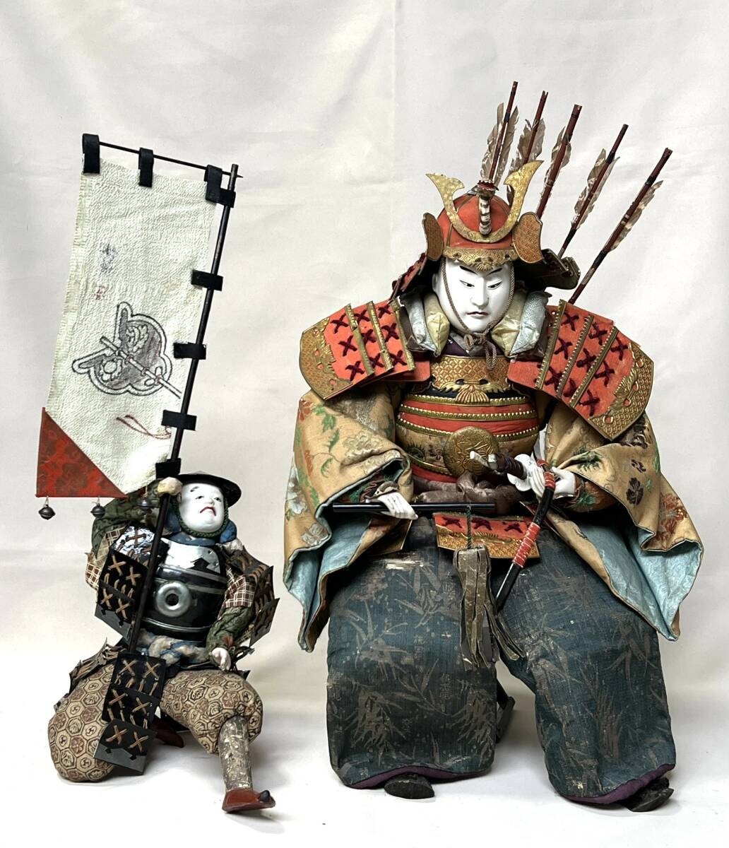 江戸期 武者人形2体 源義経 旗持 五月人形 大将人形 武将像 節句 江戸期 武者人形2体 源義経 旗持 五月人形 大将人形 武将像 節句