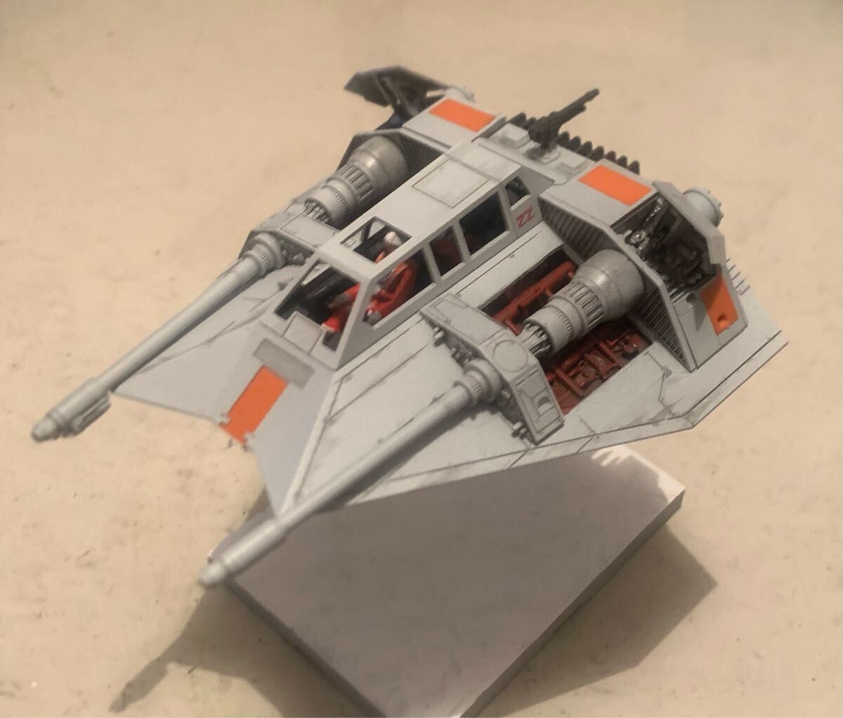 【塗装済完成品】スターウォーズ スノースピーダー　1/48スケールプラモデル　バンダイ_画像1