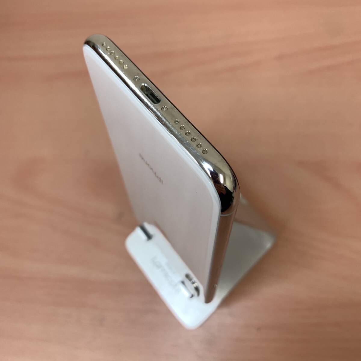 美中古品!バッテリ-100%!】iPhoneX 64GB シルバー MQAY2J/A 美中古品!バッテリ-100%!】iPhoneX 64GB シルバー MQAY2J/A