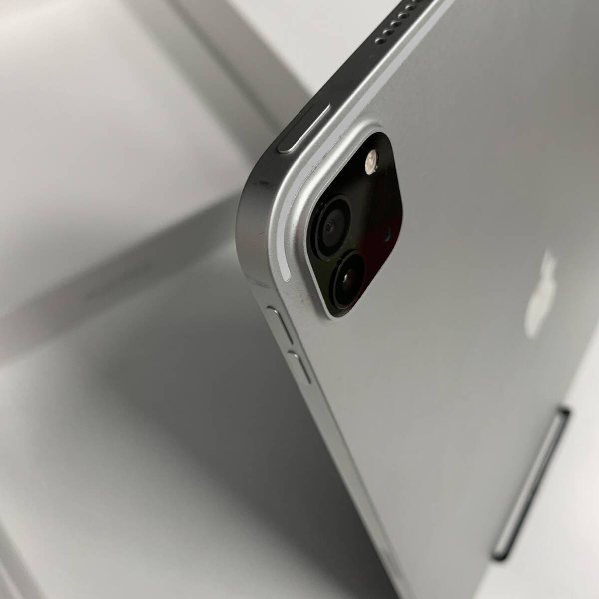 美中古品!大人気Wi-Fiモデル!】iPadPro 12.9インチ 第5世代 Wi 美中古品!大人気Wi-Fiモデル!】iPadPro 12.9インチ 第5世代 Wi