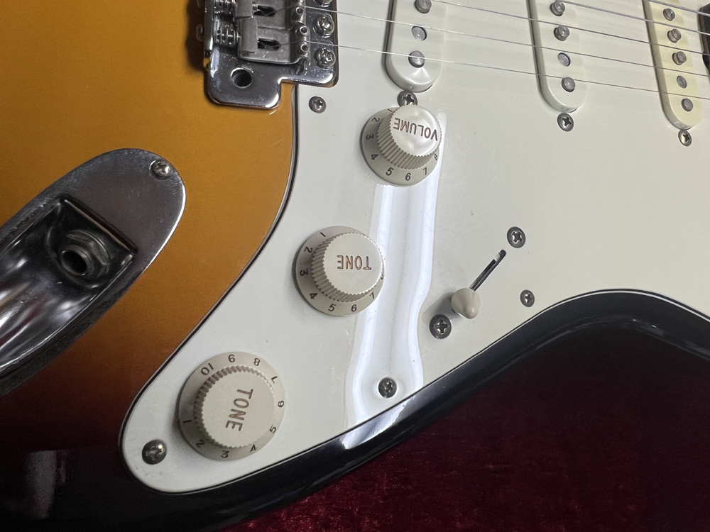 1円スタート!美品】Fender Japan Oシリアル ストラトキャスター 1円スタート!美品】Fender Japan Oシリアル ストラトキャスター