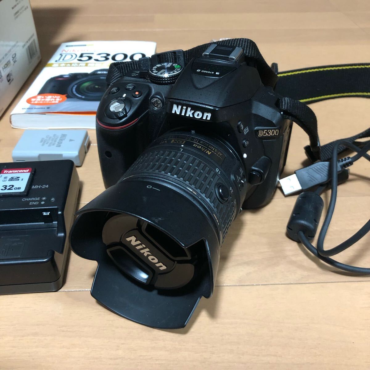 Nikon ニコン D5300 AF-S DX 18-55mm F3.5-5.6G VR II Kit Nikon ニコン D5300 AF-S DX 18-55mm F3.5-5.6G VR II Kit