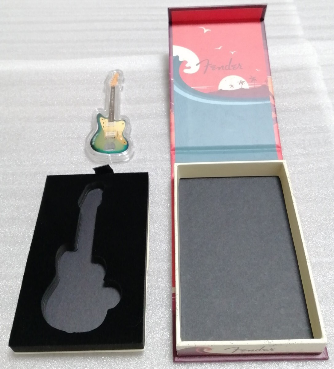 ソロモン諸島 2024 フェンダー・ジャズマスター 銀貨 ギター型 展示ケース ソロモン諸島 2024 フェンダー・ジャズマスター 銀貨 ギター型