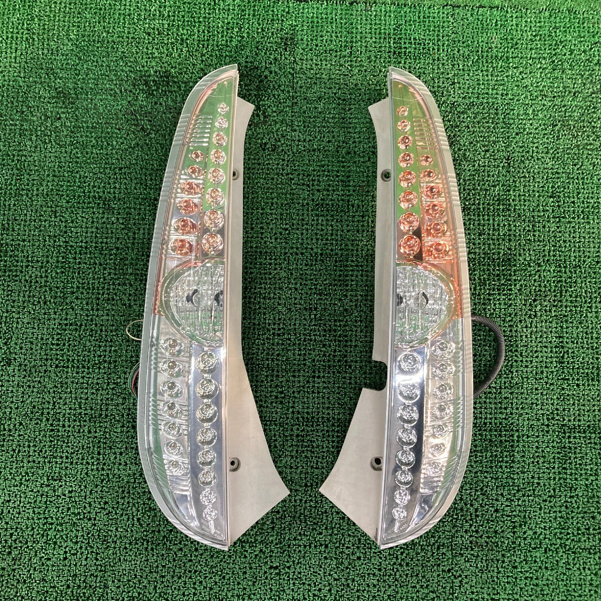 ??ライフ F JB5 左右 テールランプ テールライト 社外 TYC 11-A401 LED(W2060)??