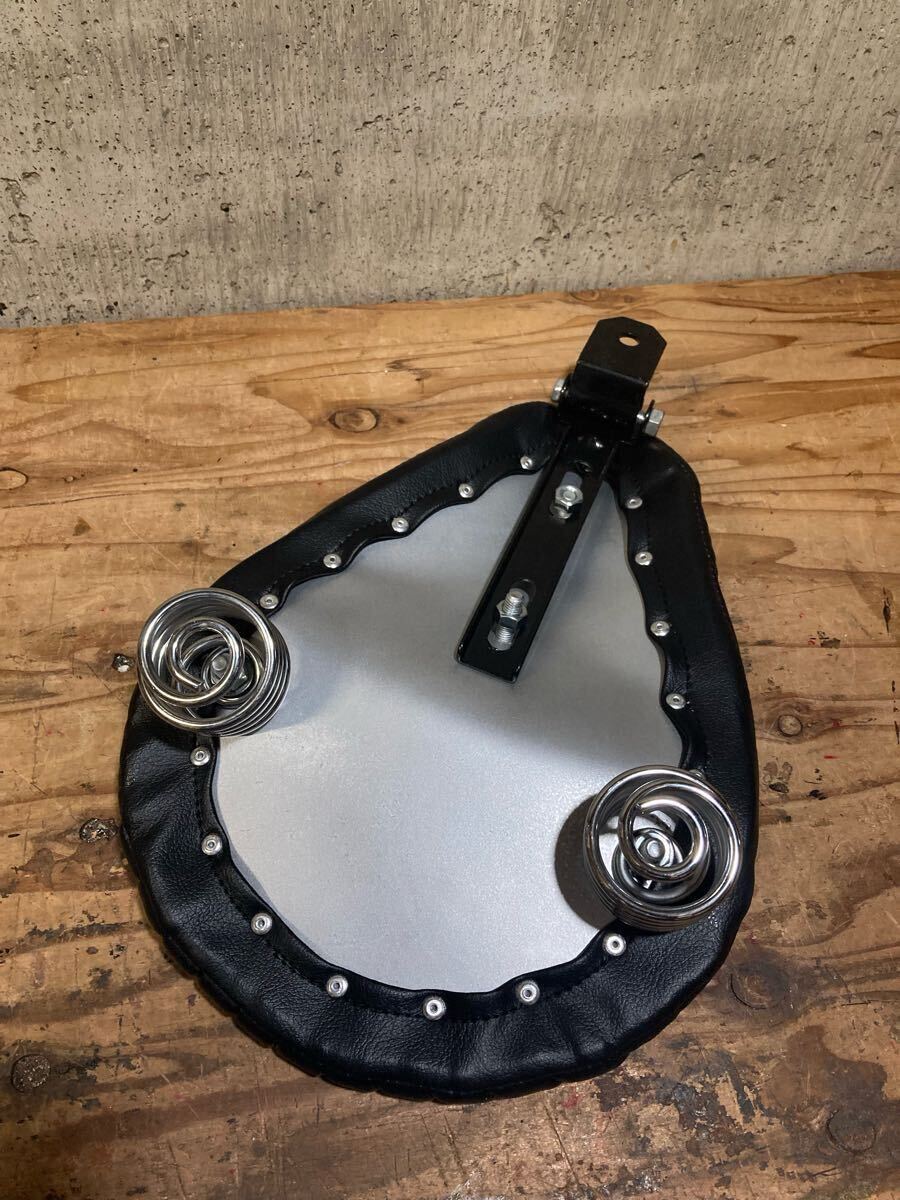 送料無料 ソロシート ピリオンパッド ステー ボルト付き BK