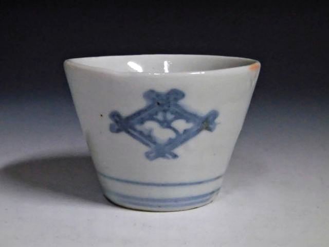 古伊万里 そば猪口③ 初期手 古印判 井桁桐文 /蕎麦猪口 酒器 古伊万里 そば猪口③ 初期手 古印判 井桁桐文 /蕎麦猪口 酒器