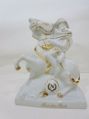 【ブランデー】 ロアデロア [ROI des ROIS /ロア デ ロア] ナポレオン 白馬 陶器ボトル 陶器製 コニャック 内容量未記載/未開栓品V27 1066