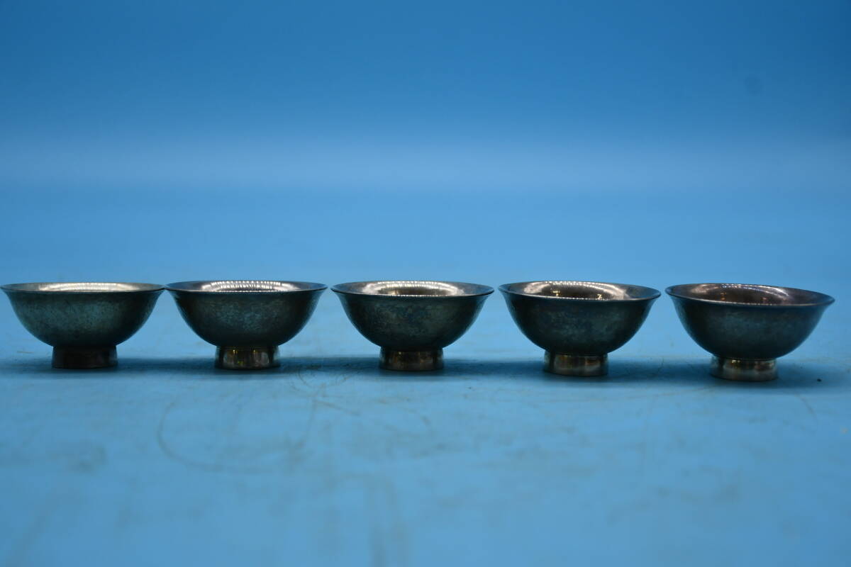 WY4-28 【現状品】 高橋重弘 在銘 純銀製 銀盃 酒器 杯 銀杯 WY4-28 【現状品】 高橋重弘 在銘 純銀製 銀盃 酒器 杯 銀杯