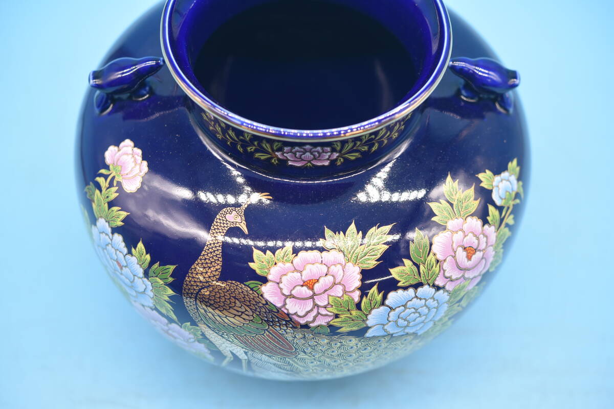 QY4-141【現状品】明陶造 九谷焼 花鳥図 金彩 孔雀 藍色 花瓶 QY4-141【現状品】明陶造 九谷焼 花鳥図 金彩 孔雀 藍色 花瓶