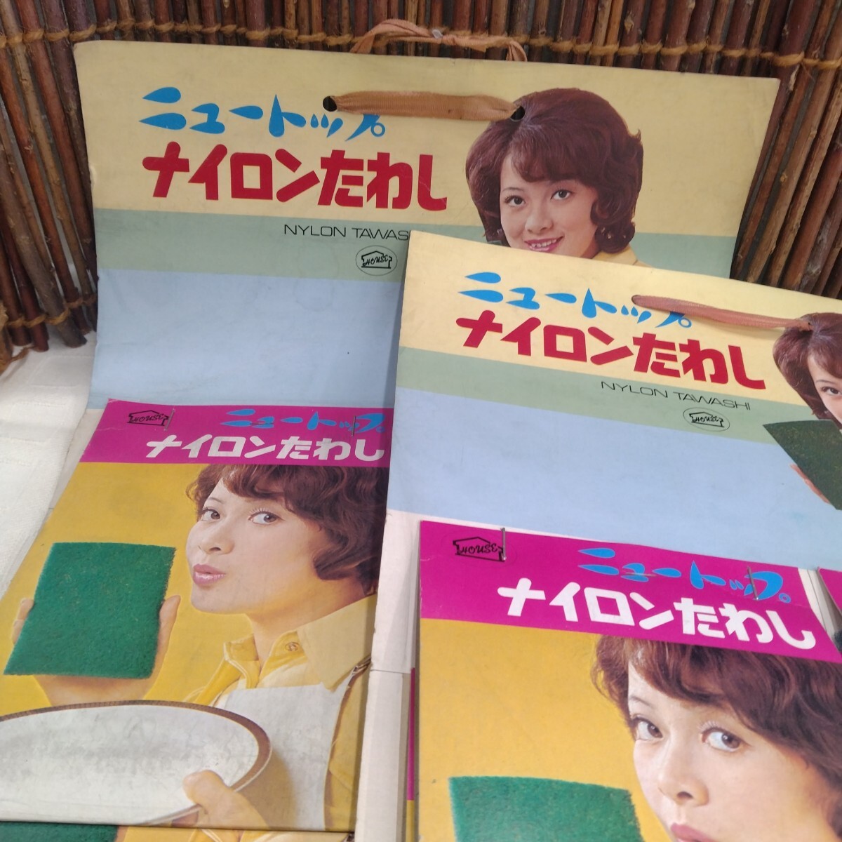 経年劣化 シミ 汚れ 色褪せ等がございます