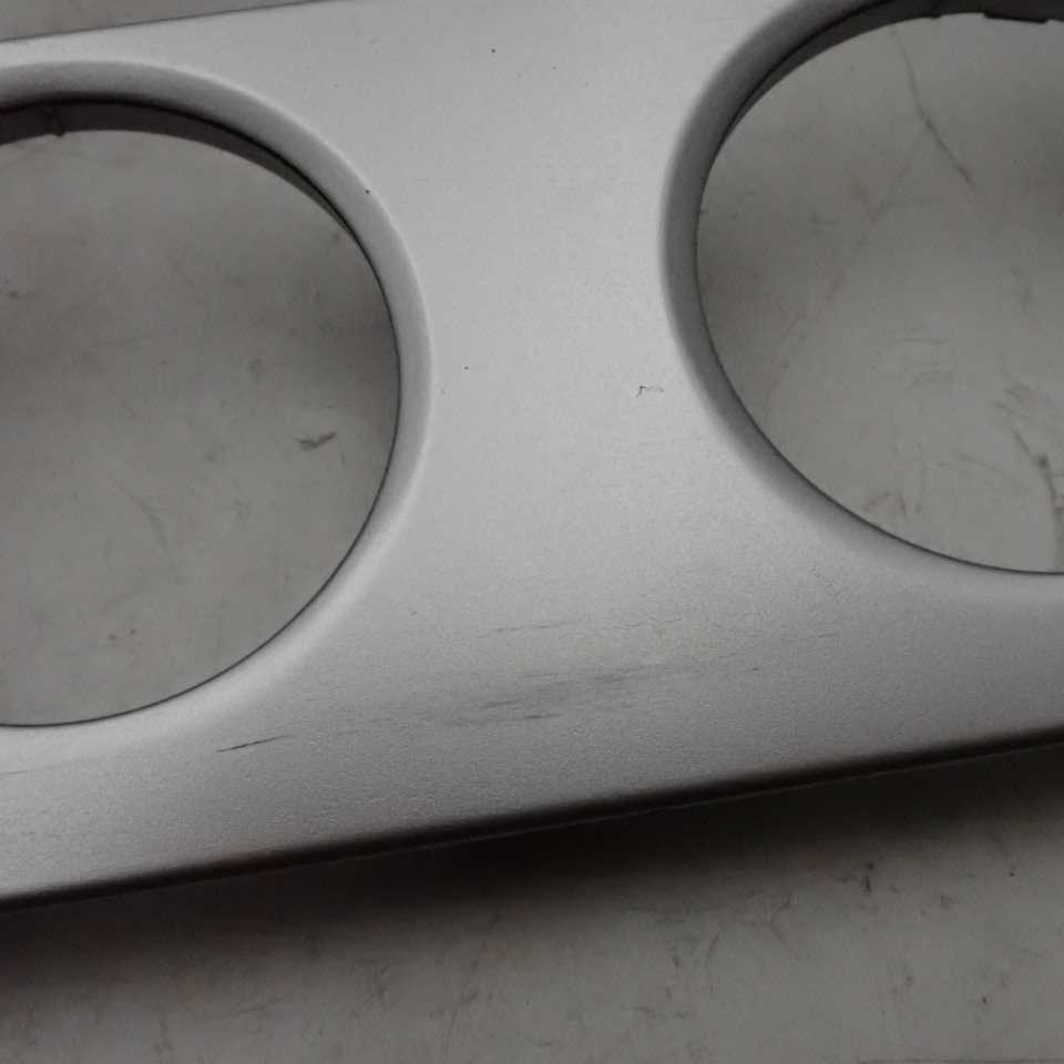 平成21年 VWイオス1FBUB 純正 センターパネル オーディオ枠 中古 即決_画像2