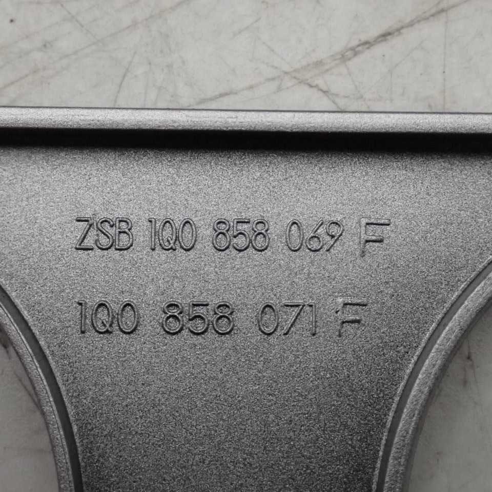 平成21年 VWイオス1FBUB 純正 センターパネル オーディオ枠 中古 即決_画像6