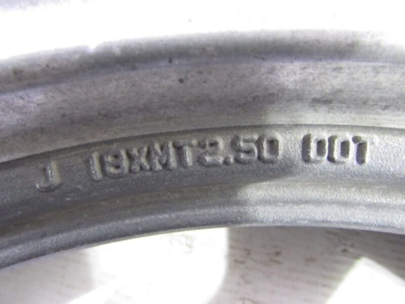 GSX400Sカタナ GK77A 希少!! バリ溝タイヤ付 純正 フロント GSX400Sカタナ GK77A 希少!! バリ溝タイヤ付 純正 フロント
