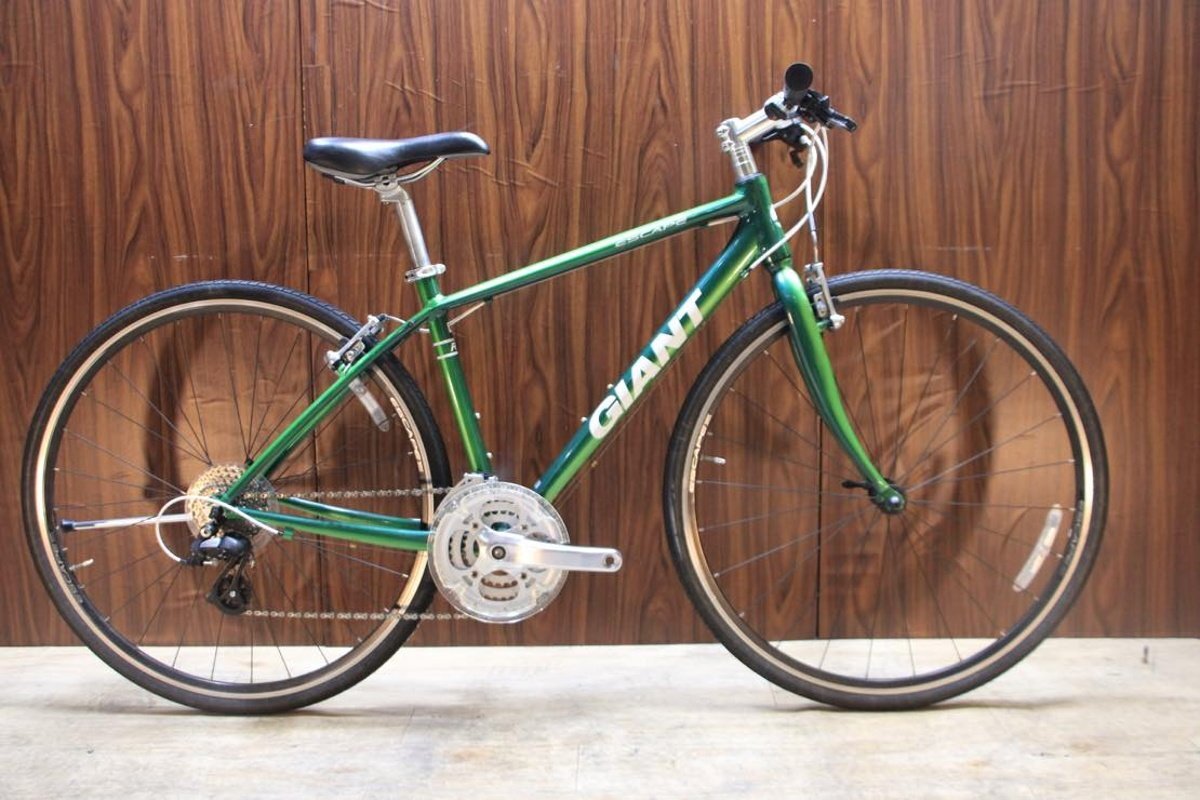 □GIANT ESCAPE R3 ジャイアント クロスバイク SHIMANO 3X8S □GIANT ESCAPE R3 ジャイアント クロスバイク SHIMANO 3X8S