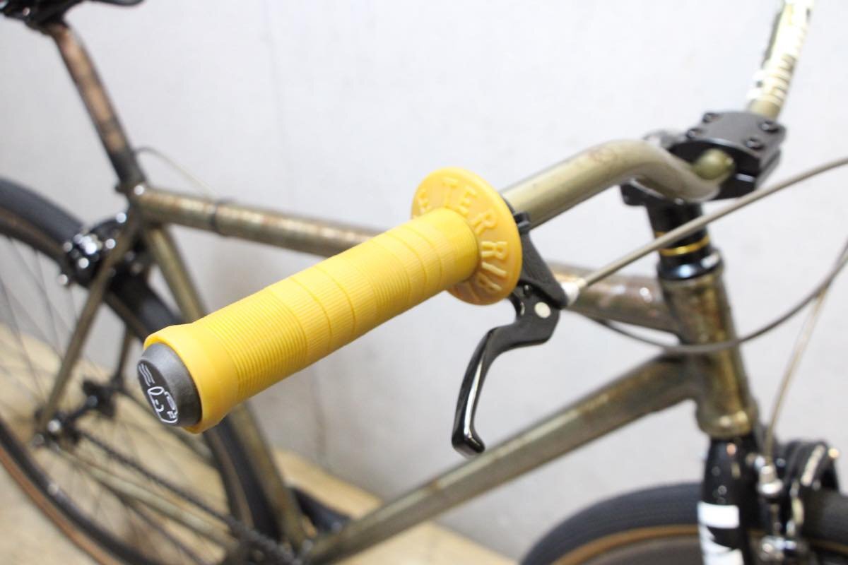 トリック用ピストバイクがベースのBLACK MARKET NSFに乗る