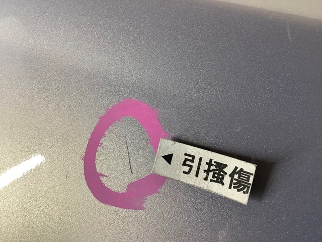 A2143-イ中　ヴィッツ　KSP130　リアバンパー　シルバーメタ系　52153-52740-K0　☆_画像3