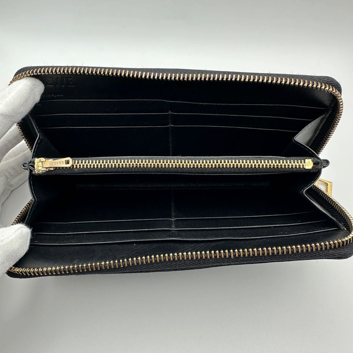 LOEWE ロエべ 長財布 アナグラム ラウンドファスナー ゴールド LOEWE ロエべ 長財布 アナグラム ラウンドファスナー ゴールド