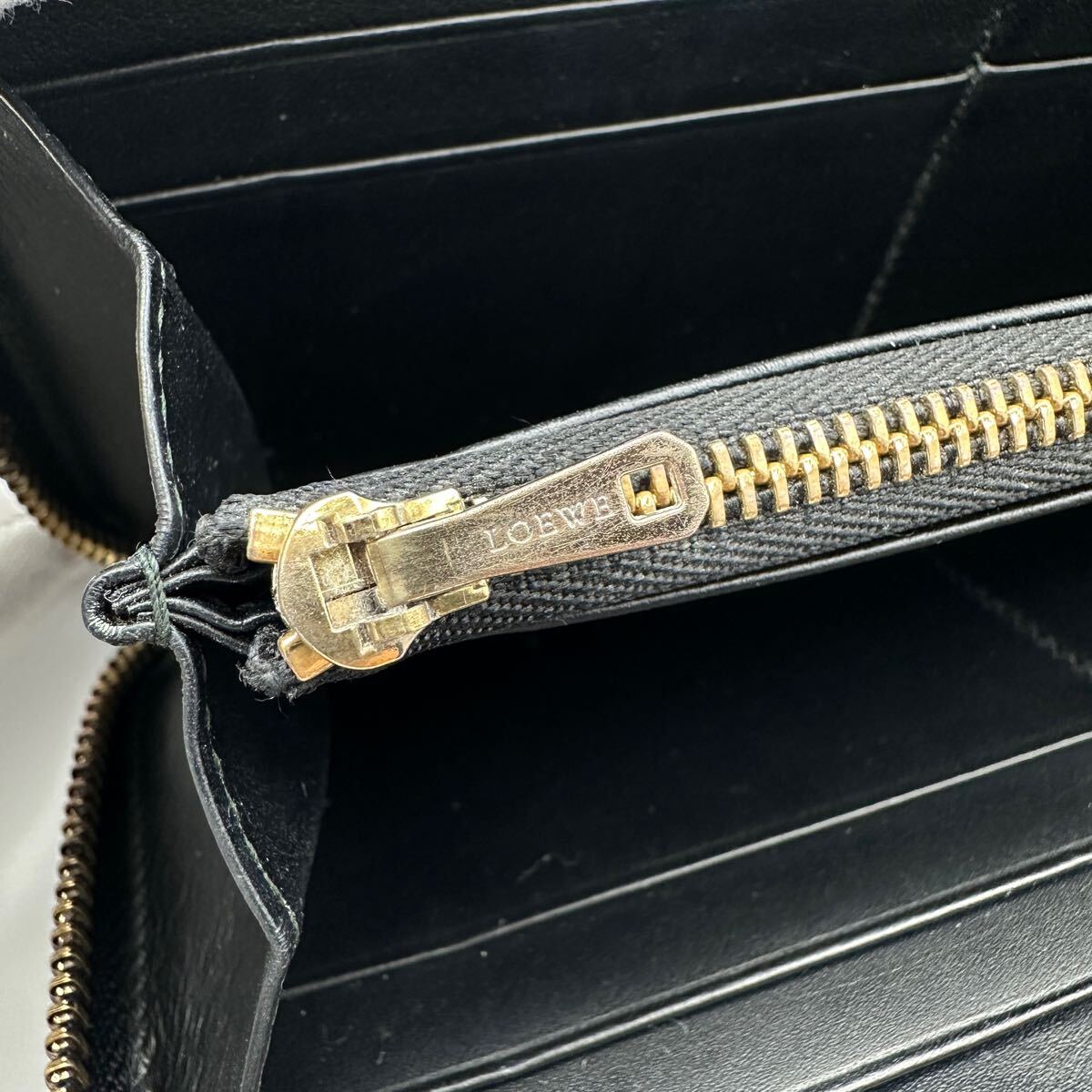 LOEWE ロエべ 長財布 アナグラム ラウンドファスナー ゴールド LOEWE ロエべ 長財布 アナグラム ラウンドファスナー ゴールド