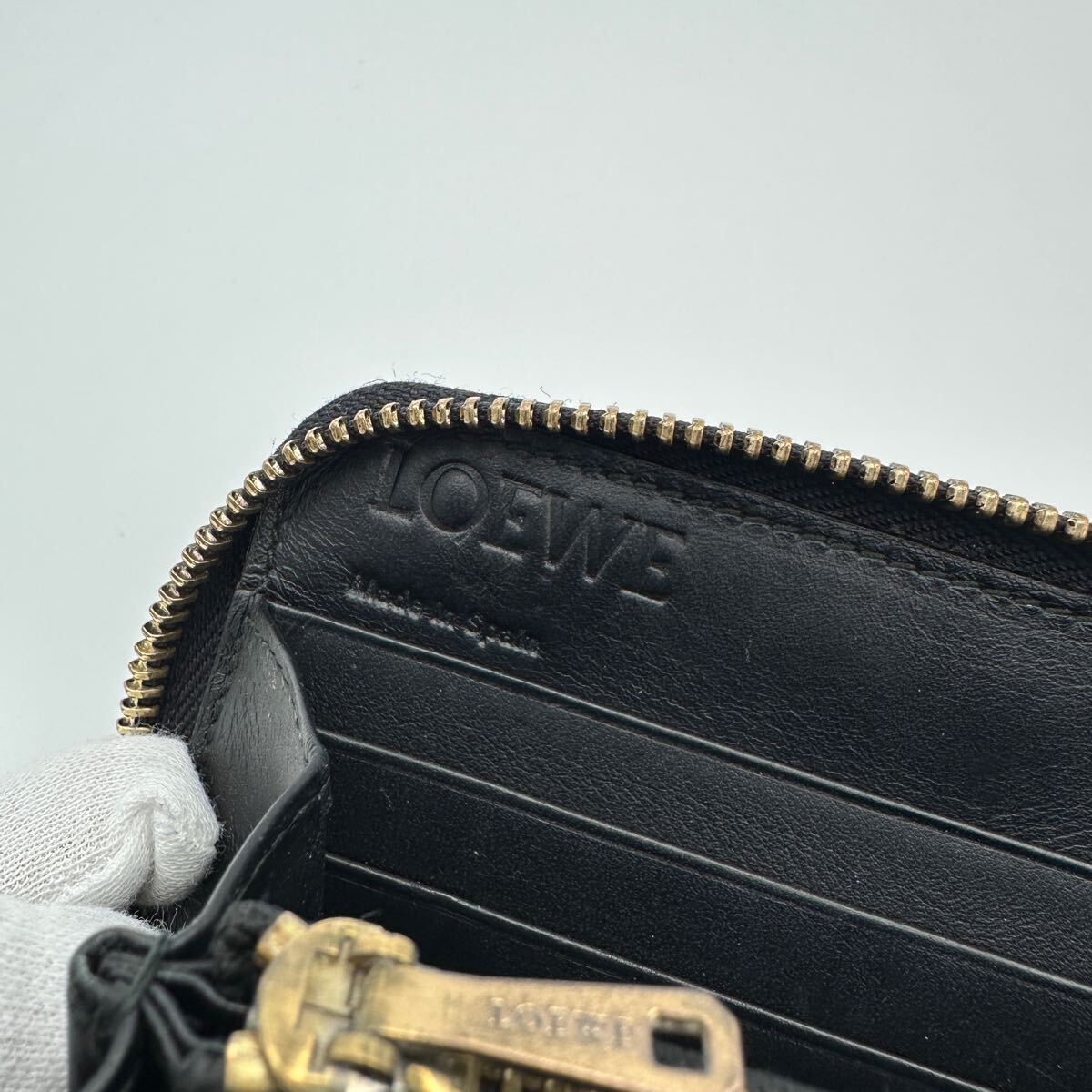 LOEWE ロエべ 長財布 アナグラム ラウンドファスナー ゴールド LOEWE ロエべ 長財布 アナグラム ラウンドファスナー ゴールド