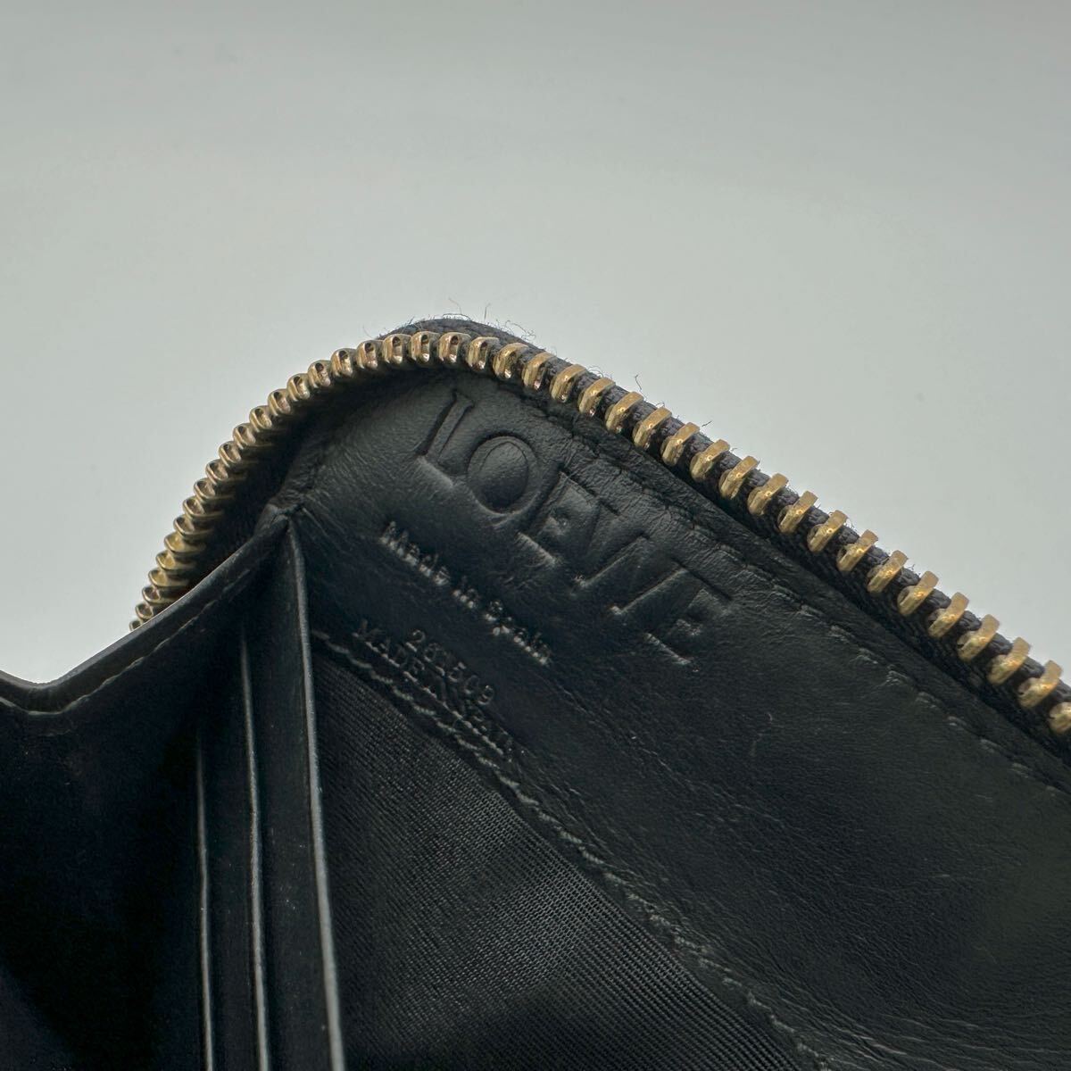 LOEWE ロエべ 長財布 アナグラム ラウンドファスナー ゴールド LOEWE ロエべ 長財布 アナグラム ラウンドファスナー ゴールド