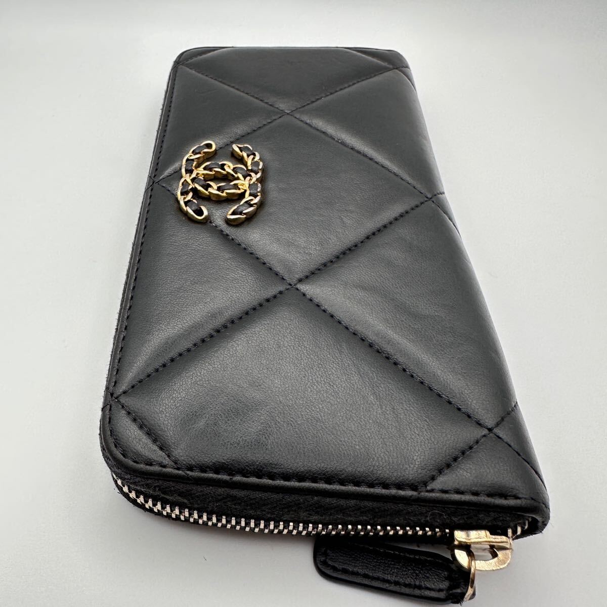 シャネル CHANEL 19 マトラッセ ラム 長財布 ラウンドファスナー シャネル CHANEL 19 マトラッセ ラム 長財布 ラウンドファスナー