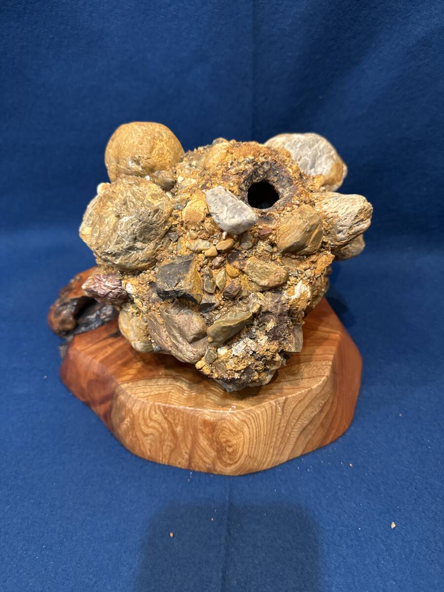 鑑賞石 美濃壺石 重量約2582g 台座付き 飾り石 天然石 水石 原石 鑑賞石 美濃壺石 重量約2582g 台座付き 飾り石 天然石 水石 原石