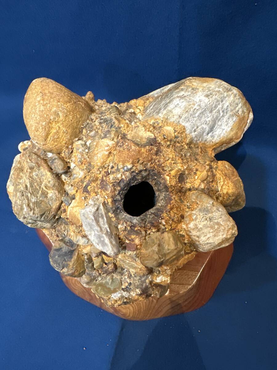 鑑賞石 美濃壺石 重量約2582g 台座付き 飾り石 天然石 水石 原石 鑑賞石 美濃壺石 重量約2582g 台座付き 飾り石 天然石 水石 原石