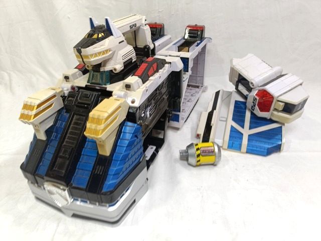 ■特捜戦隊(duì)デカレンジャーDX 超巨大起動(dòng)デカベースロボ 部品取り ジャンク 現(xiàn)狀品