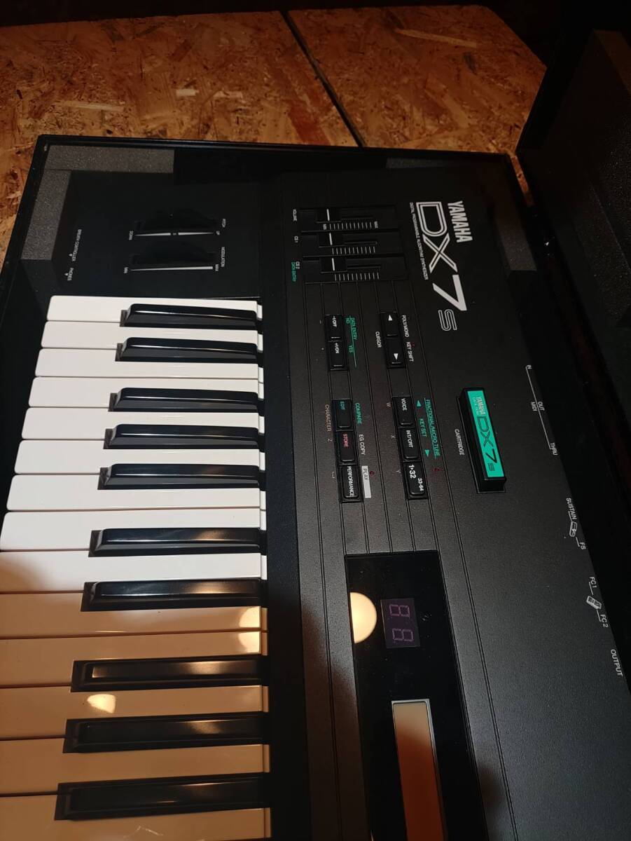 ブランド品 通販サイト 希少 ハードケース付 シンセサイザー DX7 ブランド品 通販サイト 希少 ハードケース付 シンセサイザー DX7