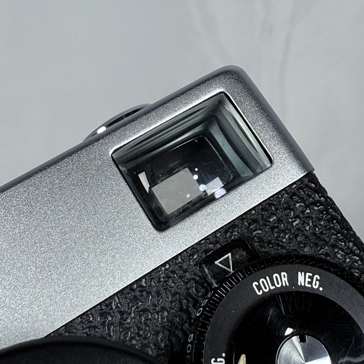 【美品】 Rollei 35 S ローライ HFT Sonnar 40mm F2.8 シルバー 防湿庫保管 露出計動作確認済 レリーズボタン・電池アダプターMR-9おまけ_画像8
