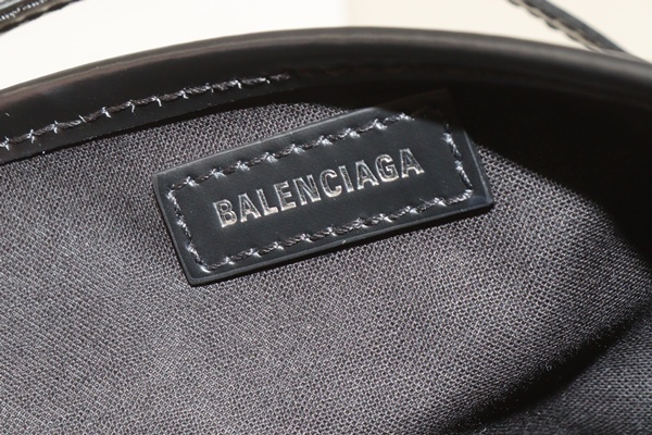 BALENCIAGA バレンシアガ ネイビー スモールカバス 339933 美品 BALENCIAGA バレンシアガ ネイビー スモールカバス 339933 美品
