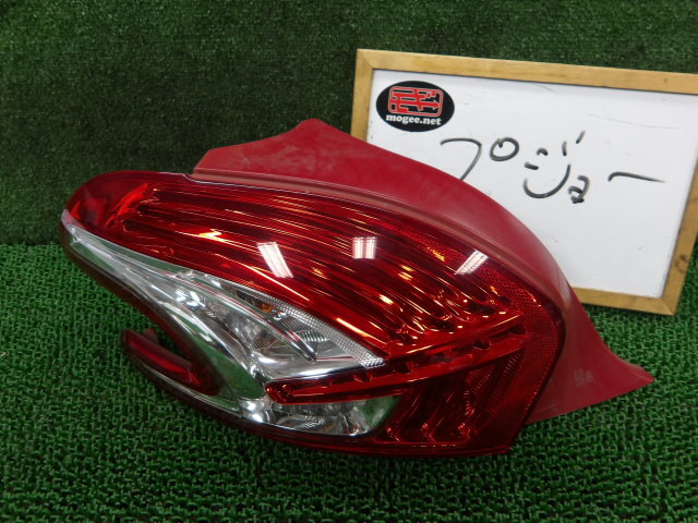 3FP1516 KFK2)) プジョー 208 ABA-A95F01 2013年 純正 テールランプ左　9672628280-02