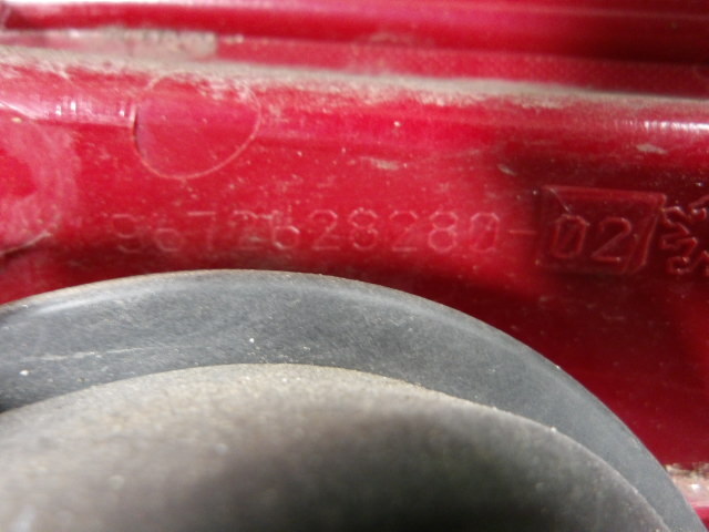 3FP1516 KFK2)) プジョー 208 ABA-A95F01 2013年 純正 テールランプ左　9672628280-02