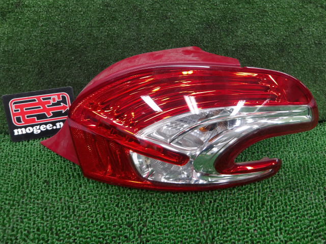 3FP1517 KFK4)) プジョー 208 ABA-A95F01 2013年 純正 テールランプ右　9672628380-03