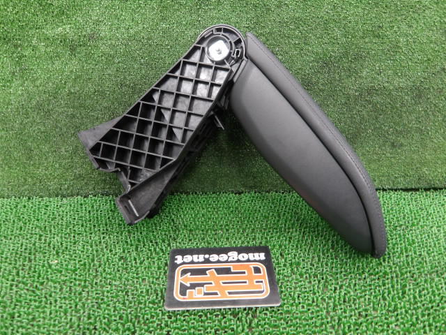 3FP1525 CAD)) プジョー 208 ABA-A95F01 2013年 純正 アームレストコンソール