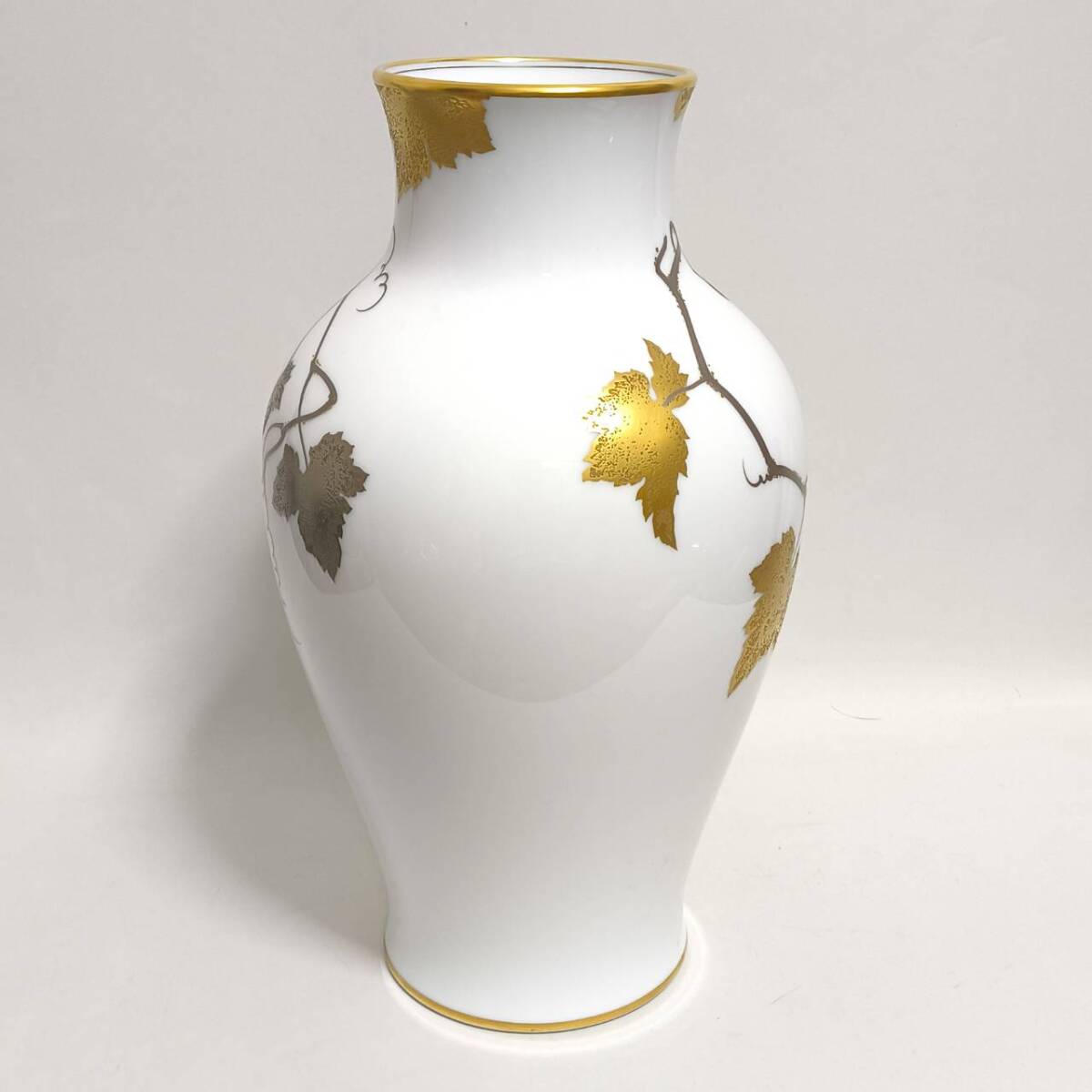 大倉陶園 OKURA CHINA 金蝕 葡萄 花瓶 / 花器 花入 ぶどう(大倉 大倉陶園 OKURA CHINA 金蝕 葡萄 花瓶 / 花器 花入 ぶどう(大倉