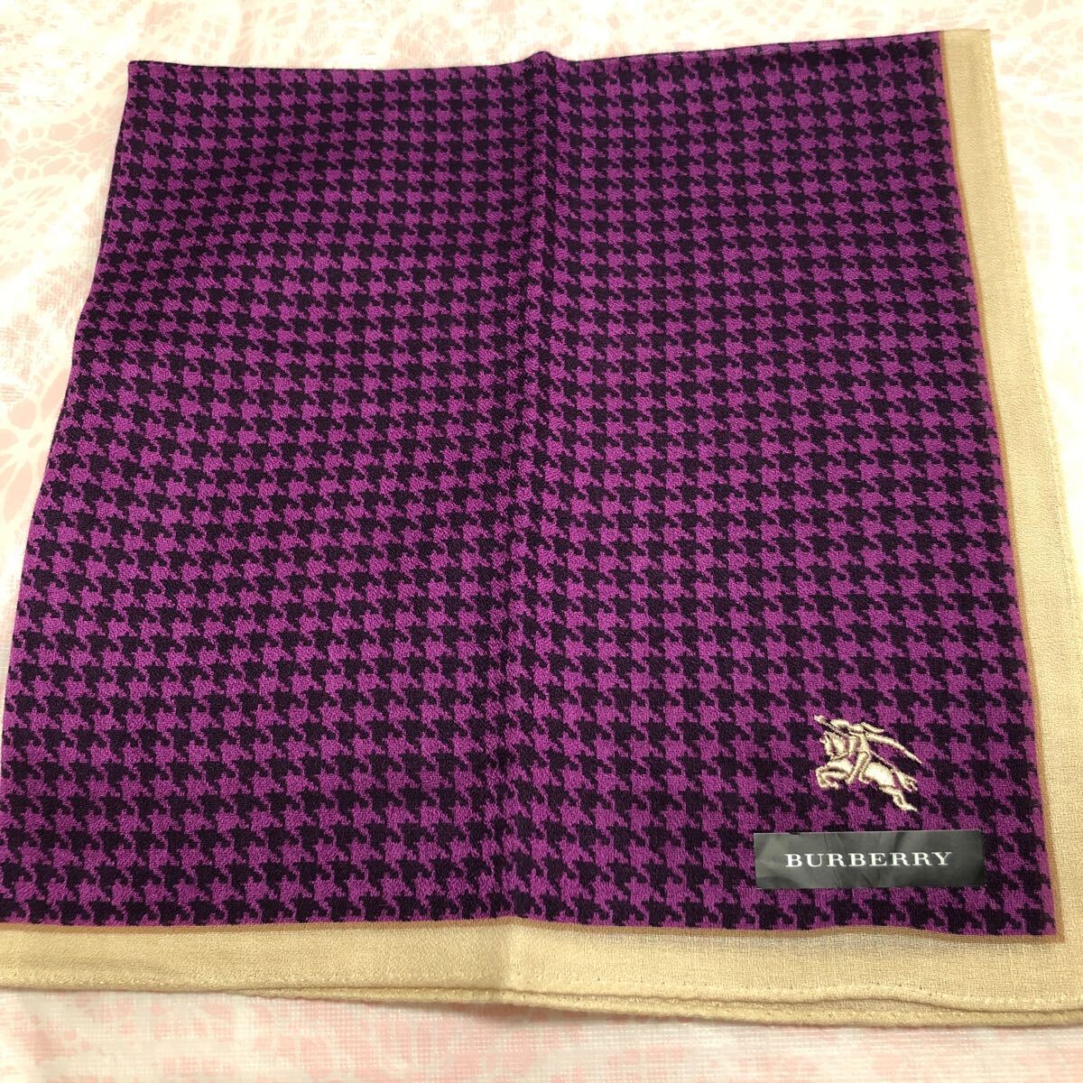 新品 バーバリー BURBERRY ハンカチ ホースマーク刺繍 未使用 新品 バーバリー BURBERRY ハンカチ ホースマーク刺繍 未使用